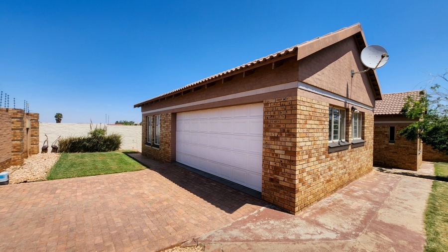 3 Bedroom Property for Sale in Wilkoppies North West